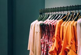 How to merchandise a clothing store: color strategy