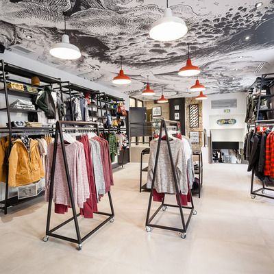 Visual Merchandising Trends 2023 for Your Clothing Store | Italian E ...