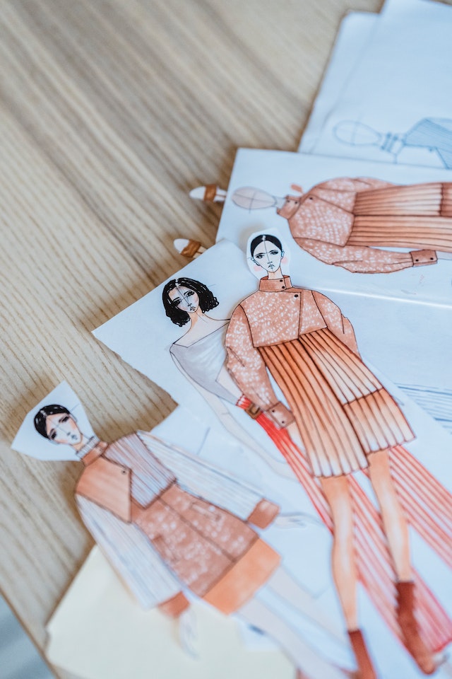 Do you need to know how to draw to become a fashion designer?  Italian E-Learning Fashion School